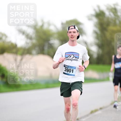 07.04.2024 - 43. Internationalen Wilhelmsburger Insellauf Dr. Thomas Lammeyer http://msf.ph/oto/6037732 07.04.2024 10:23:21 Laufen 3901 meine-sportfotos.de