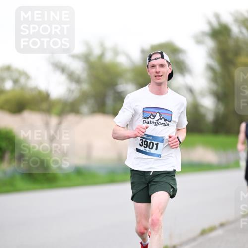 07.04.2024 - 43. Internationalen Wilhelmsburger Insellauf Dr. Thomas Lammeyer http://msf.ph/oto/6037733 07.04.2024 10:23:21 Laufen 3901 meine-sportfotos.de