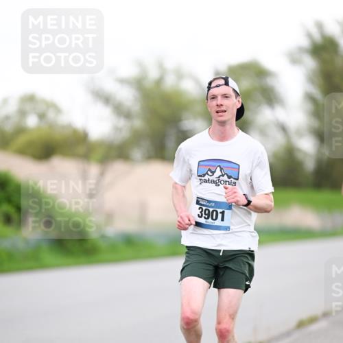07.04.2024 - 43. Internationalen Wilhelmsburger Insellauf Dr. Thomas Lammeyer http://msf.ph/oto/6037734 07.04.2024 10:23:21 Laufen 3901 meine-sportfotos.de