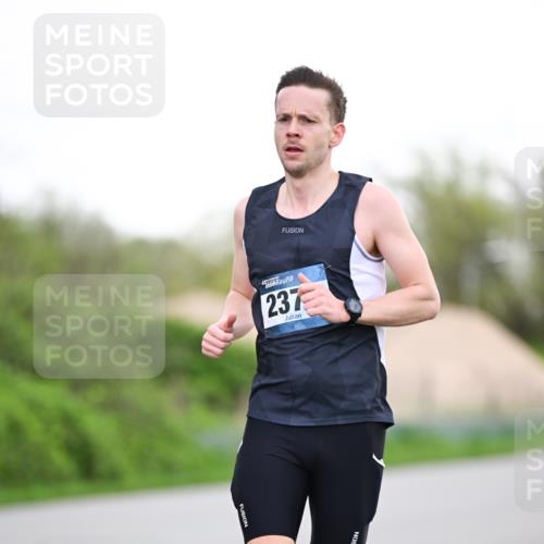 07.04.2024 - 43. Internationalen Wilhelmsburger Insellauf Dr. Thomas Lammeyer http://msf.ph/oto/6037753 07.04.2024 10:23:25 Laufen 237 meine-sportfotos.de
