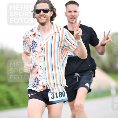 07.04.2024 - 43. Internationalen Wilhelmsburger Insellauf Dr. Thomas Lammeyer http://msf.ph/oto/6037762 07.04.2024 10:23:41 Laufen 3180 meine-sportfotos.de
