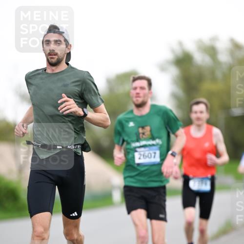 07.04.2024 - 43. Internationalen Wilhelmsburger Insellauf Dr. Thomas Lammeyer http://msf.ph/oto/6037786 07.04.2024 10:23:50 Laufen 2607 meine-sportfotos.de