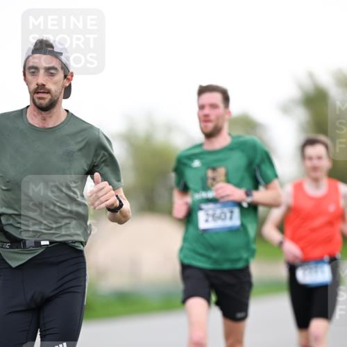 07.04.2024 - 43. Internationalen Wilhelmsburger Insellauf Dr. Thomas Lammeyer http://msf.ph/oto/6037790 07.04.2024 10:23:50 Laufen 2607 meine-sportfotos.de