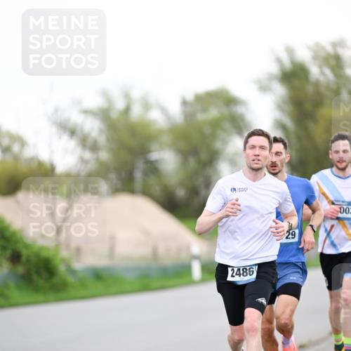 07.04.2024 - 43. Internationalen Wilhelmsburger Insellauf Dr. Thomas Lammeyer http://msf.ph/oto/6037806 07.04.2024 10:23:54 Laufen 2486, 29, 003 meine-sportfotos.de