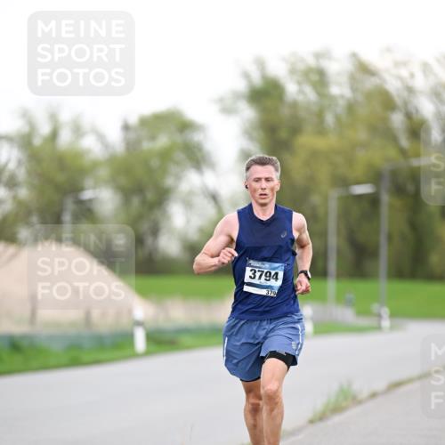 07.04.2024 - 43. Internationalen Wilhelmsburger Insellauf Dr. Thomas Lammeyer http://msf.ph/oto/6037830 07.04.2024 10:24:00 Laufen 3794, 379 meine-sportfotos.de