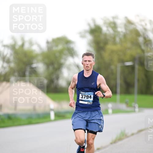 07.04.2024 - 43. Internationalen Wilhelmsburger Insellauf Dr. Thomas Lammeyer http://msf.ph/oto/6037832 07.04.2024 10:24:00 Laufen 3794, 3794 meine-sportfotos.de