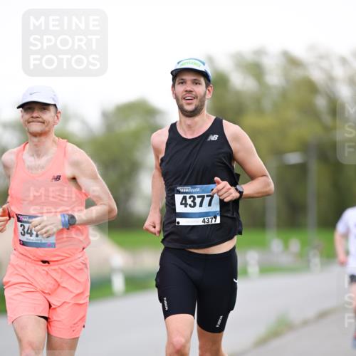07.04.2024 - 43. Internationalen Wilhelmsburger Insellauf Dr. Thomas Lammeyer http://msf.ph/oto/6037935 07.04.2024 10:25:05 Laufen 34, 4377, 4377 meine-sportfotos.de