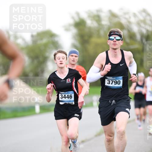 07.04.2024 - 43. Internationalen Wilhelmsburger Insellauf Dr. Thomas Lammeyer http://msf.ph/oto/6037973 07.04.2024 10:25:13 Laufen 3790, 3446, 2446 meine-sportfotos.de