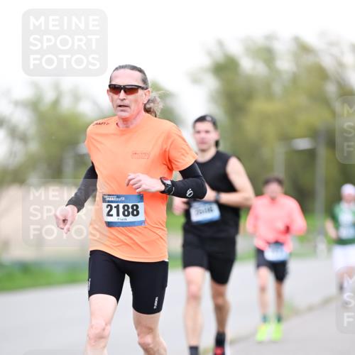 07.04.2024 - 43. Internationalen Wilhelmsburger Insellauf Dr. Thomas Lammeyer http://msf.ph/oto/6038041 07.04.2024 10:25:31 Laufen 2188 meine-sportfotos.de