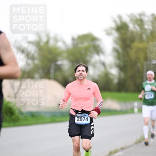 07.04.2024 - 43. Internationalen Wilhelmsburger Insellauf Dr. Thomas Lammeyer http://msf.ph/oto/6038055 07.04.2024 10:25:34 Laufen 2974 meine-sportfotos.de