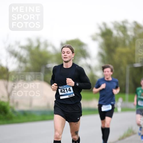 07.04.2024 - 43. Internationalen Wilhelmsburger Insellauf Dr. Thomas Lammeyer http://msf.ph/oto/6038091 07.04.2024 10:25:49 Laufen 4214, 4214 meine-sportfotos.de