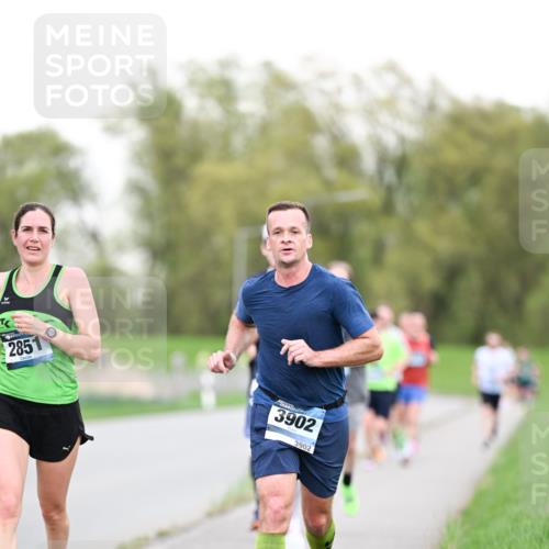 07.04.2024 - 43. Internationalen Wilhelmsburger Insellauf Dr. Thomas Lammeyer http://msf.ph/oto/6038124 07.04.2024 10:25:55 Laufen 2851, 3902, 3902 meine-sportfotos.de