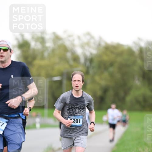 07.04.2024 - 43. Internationalen Wilhelmsburger Insellauf Dr. Thomas Lammeyer http://msf.ph/oto/6038135 07.04.2024 10:25:58 Laufen 27, 201 meine-sportfotos.de