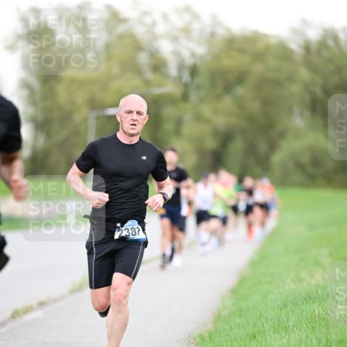 07.04.2024 - 43. Internationalen Wilhelmsburger Insellauf Dr. Thomas Lammeyer http://msf.ph/oto/6038325 07.04.2024 10:26:48 Laufen 2387 meine-sportfotos.de