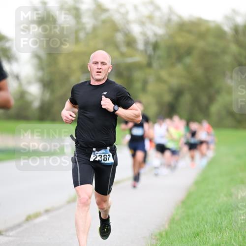 07.04.2024 - 43. Internationalen Wilhelmsburger Insellauf Dr. Thomas Lammeyer http://msf.ph/oto/6038327 07.04.2024 10:26:48 Laufen 2387 meine-sportfotos.de