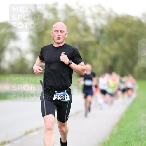 07.04.2024 - 43. Internationalen Wilhelmsburger Insellauf Dr. Thomas Lammeyer http://msf.ph/oto/6038332 07.04.2024 10:26:49 Laufen 2387 meine-sportfotos.de