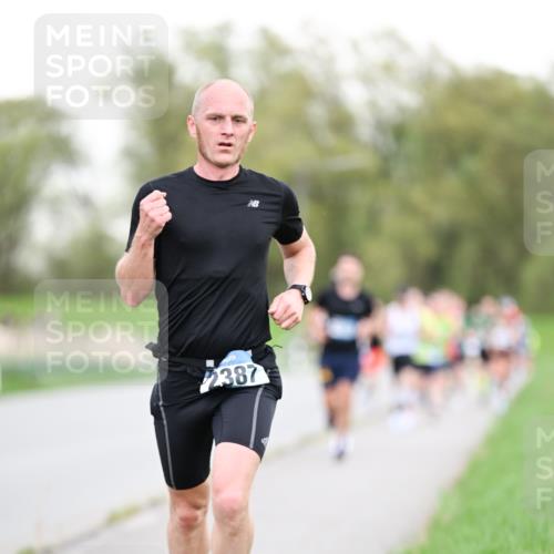 07.04.2024 - 43. Internationalen Wilhelmsburger Insellauf Dr. Thomas Lammeyer http://msf.ph/oto/6038334 07.04.2024 10:26:49 Laufen 2387 meine-sportfotos.de