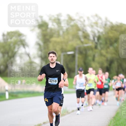07.04.2024 - 43. Internationalen Wilhelmsburger Insellauf Dr. Thomas Lammeyer http://msf.ph/oto/6038340 07.04.2024 10:26:53 Laufen 4, 4210 meine-sportfotos.de