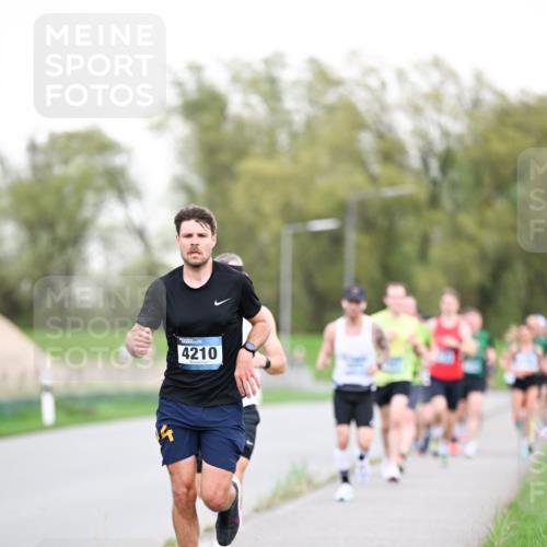 07.04.2024 - 43. Internationalen Wilhelmsburger Insellauf Dr. Thomas Lammeyer http://msf.ph/oto/6038345 07.04.2024 10:26:54 Laufen 4210 meine-sportfotos.de