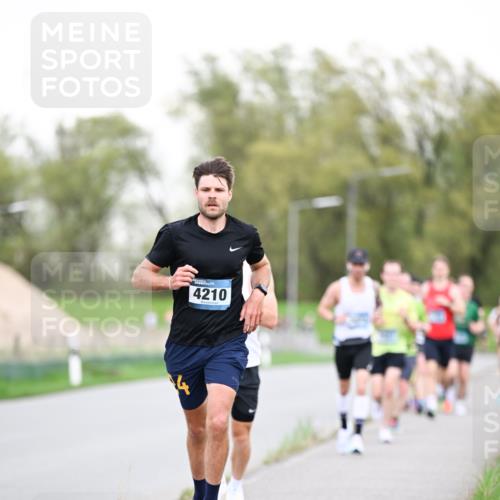 07.04.2024 - 43. Internationalen Wilhelmsburger Insellauf Dr. Thomas Lammeyer http://msf.ph/oto/6038346 07.04.2024 10:26:54 Laufen 4210 meine-sportfotos.de