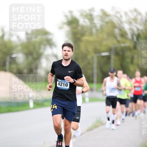 07.04.2024 - 43. Internationalen Wilhelmsburger Insellauf Dr. Thomas Lammeyer http://msf.ph/oto/6038348 07.04.2024 10:26:55 Laufen 40, 4210, 14 meine-sportfotos.de