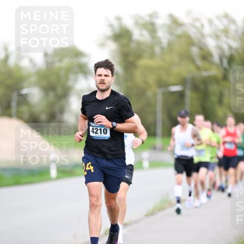 07.04.2024 - 43. Internationalen Wilhelmsburger Insellauf Dr. Thomas Lammeyer http://msf.ph/oto/6038349 07.04.2024 10:26:55 Laufen 4210, 14 meine-sportfotos.de