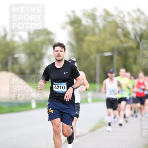07.04.2024 - 43. Internationalen Wilhelmsburger Insellauf Dr. Thomas Lammeyer http://msf.ph/oto/6038350 07.04.2024 10:26:55 Laufen 4210 meine-sportfotos.de