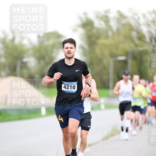 07.04.2024 - 43. Internationalen Wilhelmsburger Insellauf Dr. Thomas Lammeyer http://msf.ph/oto/6038351 07.04.2024 10:26:55 Laufen 4210, 4 meine-sportfotos.de