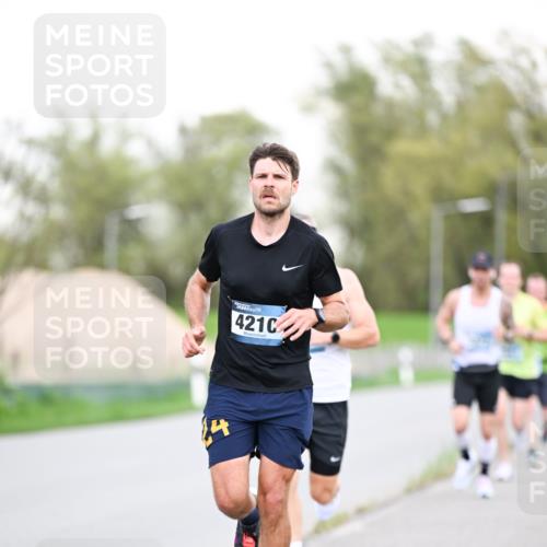 07.04.2024 - 43. Internationalen Wilhelmsburger Insellauf Dr. Thomas Lammeyer http://msf.ph/oto/6038353 07.04.2024 10:26:55 Laufen 4, 421 meine-sportfotos.de