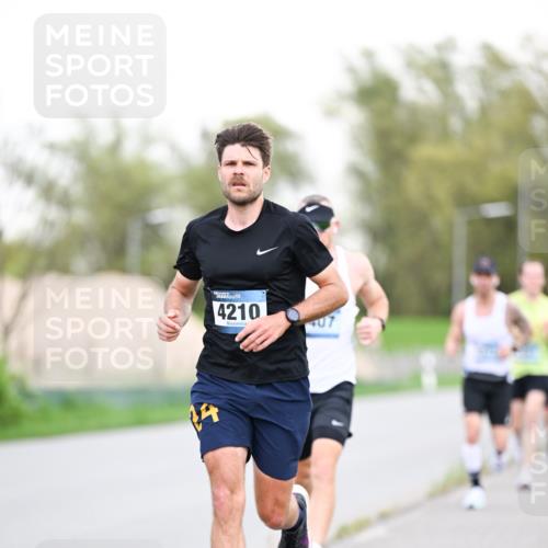 07.04.2024 - 43. Internationalen Wilhelmsburger Insellauf Dr. Thomas Lammeyer http://msf.ph/oto/6038355 07.04.2024 10:26:55 Laufen 4210 meine-sportfotos.de