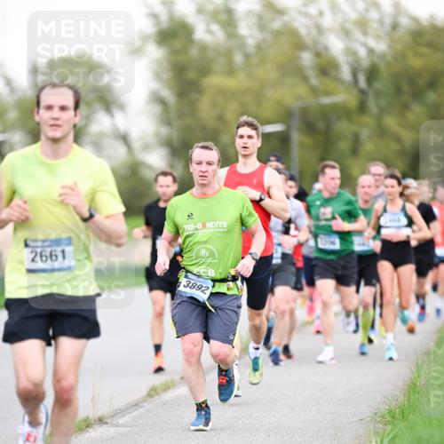 07.04.2024 - 43. Internationalen Wilhelmsburger Insellauf Dr. Thomas Lammeyer http://msf.ph/oto/6038377 07.04.2024 10:27:01 Laufen 2661, 3892 meine-sportfotos.de