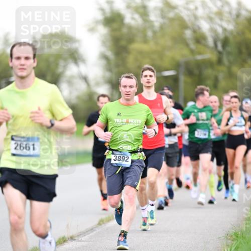 07.04.2024 - 43. Internationalen Wilhelmsburger Insellauf Dr. Thomas Lammeyer http://msf.ph/oto/6038379 07.04.2024 10:27:01 Laufen 2661, 3892 meine-sportfotos.de