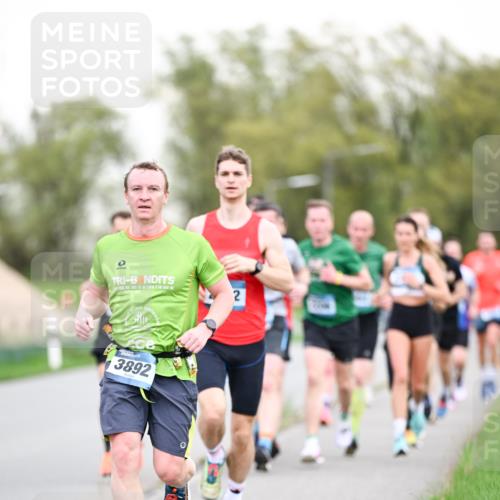 07.04.2024 - 43. Internationalen Wilhelmsburger Insellauf Dr. Thomas Lammeyer http://msf.ph/oto/6038383 07.04.2024 10:27:02 Laufen 3892, 2 meine-sportfotos.de