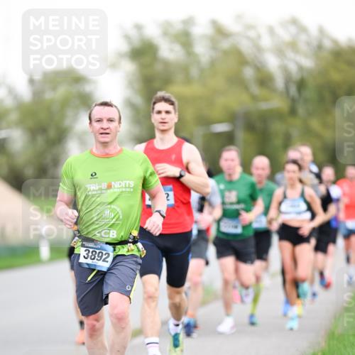 07.04.2024 - 43. Internationalen Wilhelmsburger Insellauf Dr. Thomas Lammeyer http://msf.ph/oto/6038384 07.04.2024 10:27:02 Laufen 3892, 2 meine-sportfotos.de