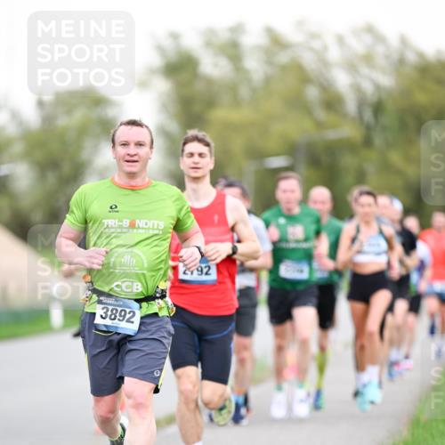 07.04.2024 - 43. Internationalen Wilhelmsburger Insellauf Dr. Thomas Lammeyer http://msf.ph/oto/6038385 07.04.2024 10:27:02 Laufen 3892, 92 meine-sportfotos.de