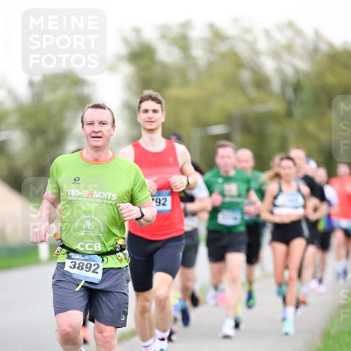 07.04.2024 - 43. Internationalen Wilhelmsburger Insellauf Dr. Thomas Lammeyer http://msf.ph/oto/6038386 07.04.2024 10:27:02 Laufen 3892, 92 meine-sportfotos.de
