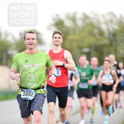 07.04.2024 - 43. Internationalen Wilhelmsburger Insellauf Dr. Thomas Lammeyer http://msf.ph/oto/6038387 07.04.2024 10:27:03 Laufen 0, 3892, 2 meine-sportfotos.de