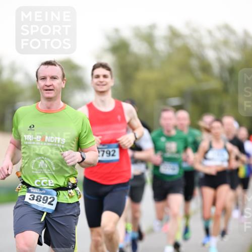 07.04.2024 - 43. Internationalen Wilhelmsburger Insellauf Dr. Thomas Lammeyer http://msf.ph/oto/6038389 07.04.2024 10:27:03 Laufen 3892, 792 meine-sportfotos.de