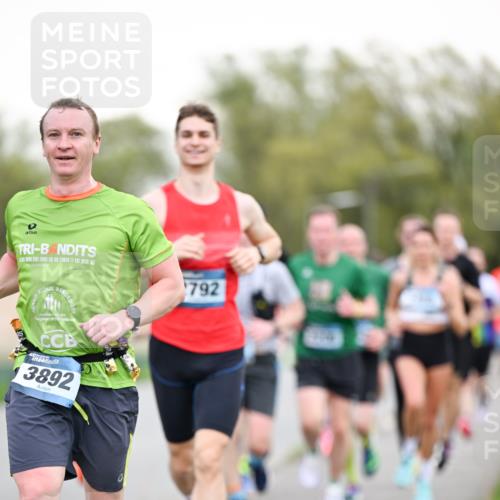 07.04.2024 - 43. Internationalen Wilhelmsburger Insellauf Dr. Thomas Lammeyer http://msf.ph/oto/6038390 07.04.2024 10:27:03 Laufen 3892, 792 meine-sportfotos.de