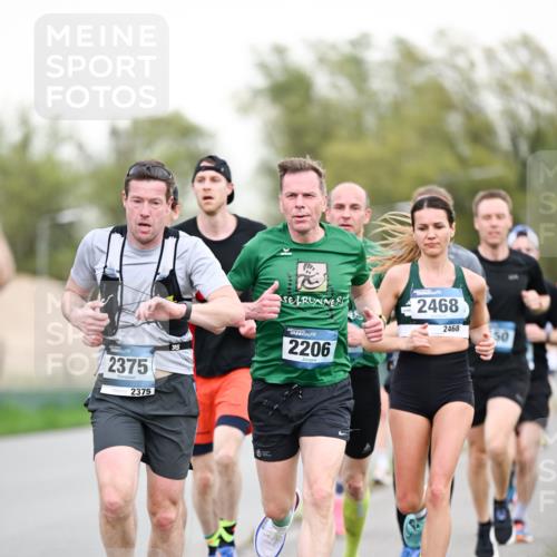 07.04.2024 - 43. Internationalen Wilhelmsburger Insellauf Dr. Thomas Lammeyer http://msf.ph/oto/6038398 07.04.2024 10:27:05 Laufen 2375, 2375, 2206, 2468, 2468, 50 meine-sportfotos.de