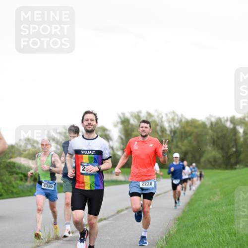 07.04.2024 - 43. Internationalen Wilhelmsburger Insellauf Dr. Thomas Lammeyer http://msf.ph/oto/6038417 07.04.2024 10:27:11 Laufen 4320, 2226 meine-sportfotos.de