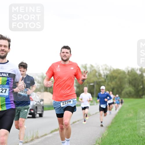 07.04.2024 - 43. Internationalen Wilhelmsburger Insellauf Dr. Thomas Lammeyer http://msf.ph/oto/6038424 07.04.2024 10:27:12 Laufen 27, 3895, 2019, 2226 meine-sportfotos.de