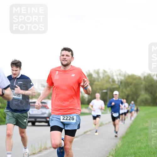 07.04.2024 - 43. Internationalen Wilhelmsburger Insellauf Dr. Thomas Lammeyer http://msf.ph/oto/6038426 07.04.2024 10:27:12 Laufen 3895, 2019, 2226 meine-sportfotos.de