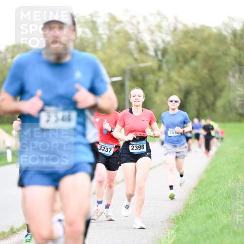 07.04.2024 - 43. Internationalen Wilhelmsburger Insellauf Dr. Thomas Lammeyer http://msf.ph/oto/6038484 07.04.2024 10:27:26 Laufen 2346, 3237, 2398, 353 meine-sportfotos.de