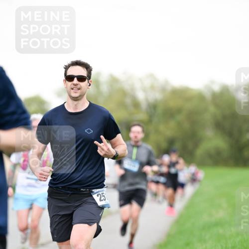 07.04.2024 - 43. Internationalen Wilhelmsburger Insellauf Dr. Thomas Lammeyer http://msf.ph/oto/6038943 07.04.2024 10:29:41 Laufen 25 meine-sportfotos.de