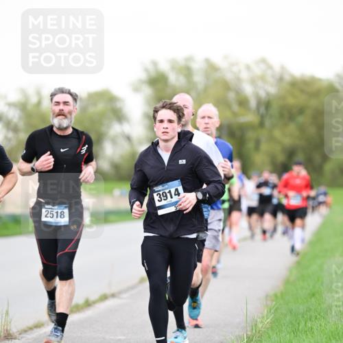 07.04.2024 - 43. Internationalen Wilhelmsburger Insellauf Dr. Thomas Lammeyer http://msf.ph/oto/6039059 07.04.2024 10:30:14 Laufen 2518, 3914, 3 meine-sportfotos.de