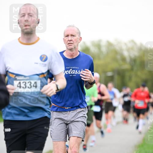 07.04.2024 - 43. Internationalen Wilhelmsburger Insellauf Dr. Thomas Lammeyer http://msf.ph/oto/6039072 07.04.2024 10:30:16 Laufen 4334, 1996 meine-sportfotos.de