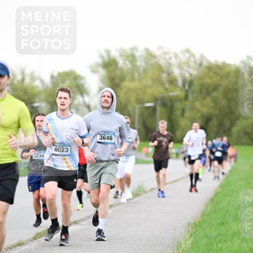 07.04.2024 - 43. Internationalen Wilhelmsburger Insellauf Dr. Thomas Lammeyer http://msf.ph/oto/6039127 07.04.2024 10:30:30 Laufen 3234, 4023, 3646 meine-sportfotos.de