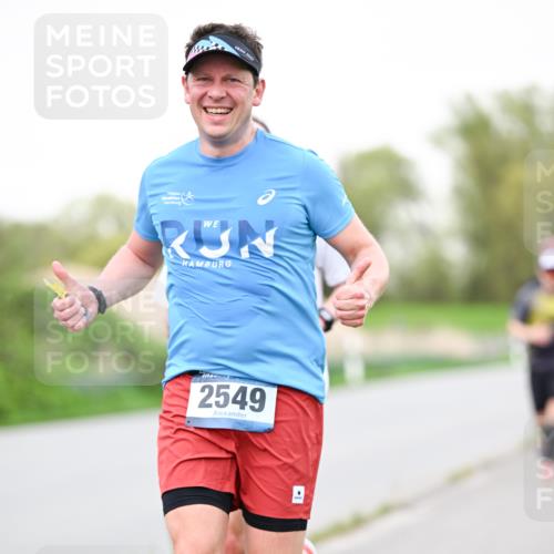 07.04.2024 - 43. Internationalen Wilhelmsburger Insellauf Dr. Thomas Lammeyer http://msf.ph/oto/6039415 07.04.2024 10:31:36 Laufen 2549 meine-sportfotos.de