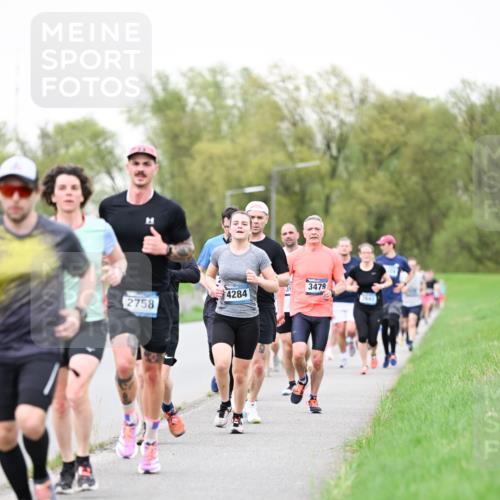 07.04.2024 - 43. Internationalen Wilhelmsburger Insellauf Dr. Thomas Lammeyer http://msf.ph/oto/6039416 07.04.2024 10:31:40 Laufen 2758, 4284, 3479, 7643 meine-sportfotos.de